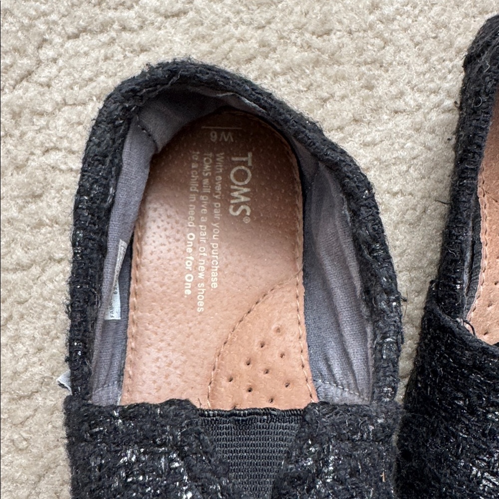 TOMS Black Tweed Slip-On Flats - Size 6 - Picture 2 of 8